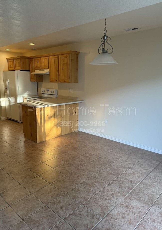 Building Photo - 652 W 800 N