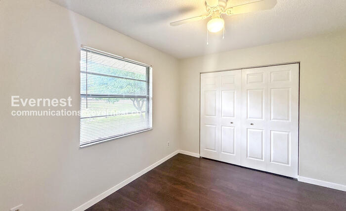 Building Photo - 2901 Bay View Dr