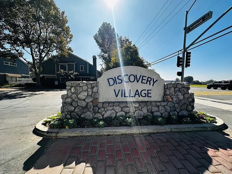 Building Photo - 8739 Pine Crest Pl