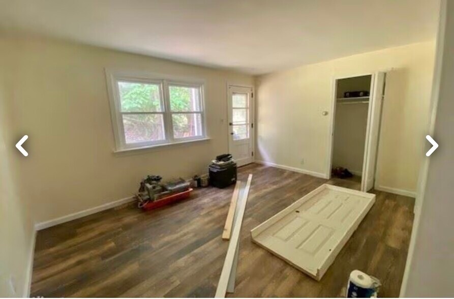 Building Photo - 242 Woodlawn Cir