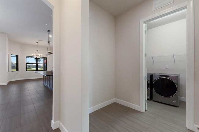 Building Photo - 712 Sigsbee Loop