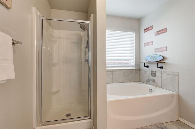 Building Photo - 465 Compass Dr