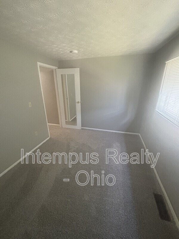 Building Photo - 10 King Arthur Ct