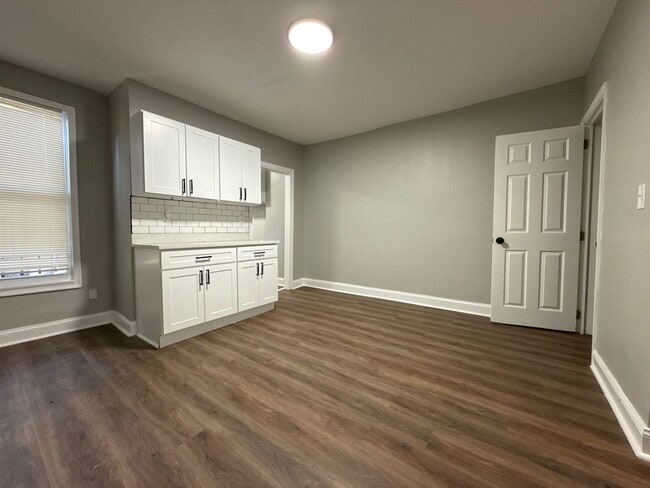 Building Photo - cozy 2 bedroom house in Baltimore