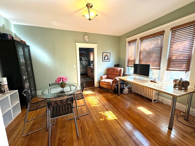 Building Photo - 5 8th Ave