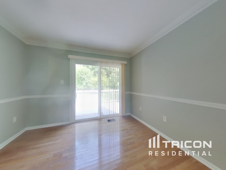Building Photo - 3908 Granville Pl