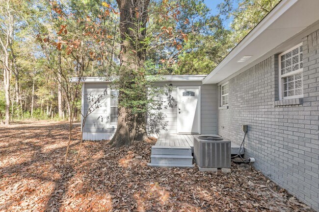 Building Photo - 319 Jones Rd