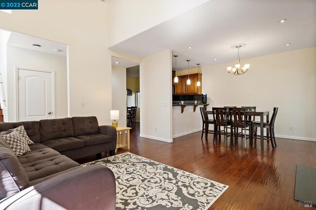 Building Photo - 561 Jade Cir