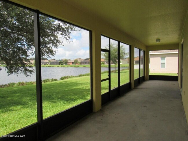 Building Photo - 1741 Bridgeport Cir