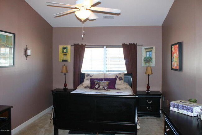 Building Photo - Beautiful 2 Bedroom 2 Bathroom Located in ...