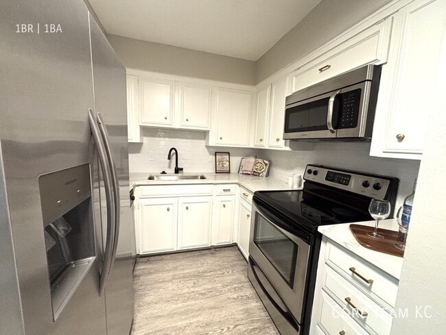 Building Photo - 2900 W 53rd St