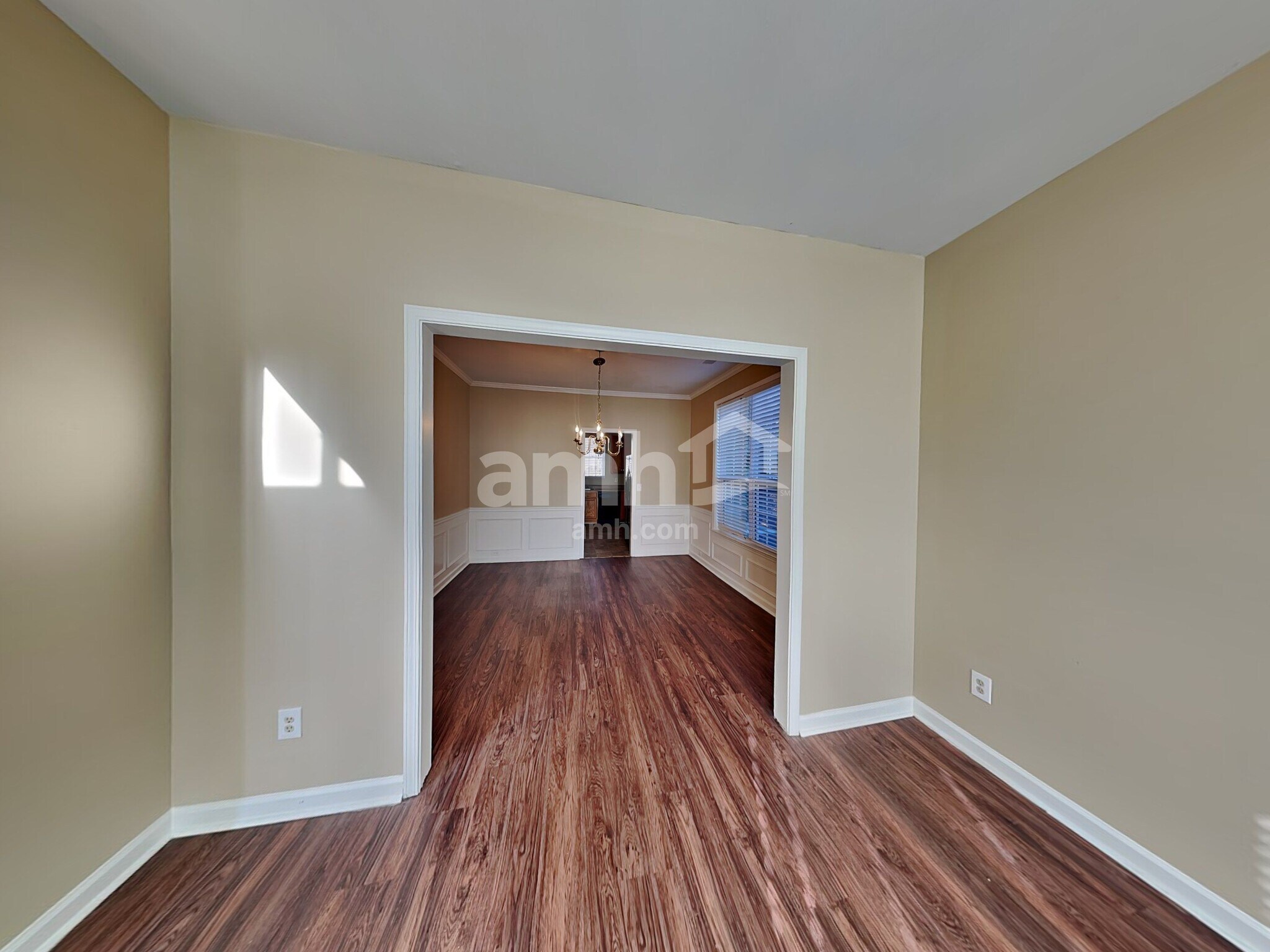 Building Photo - 9740 Lakemoore Cv