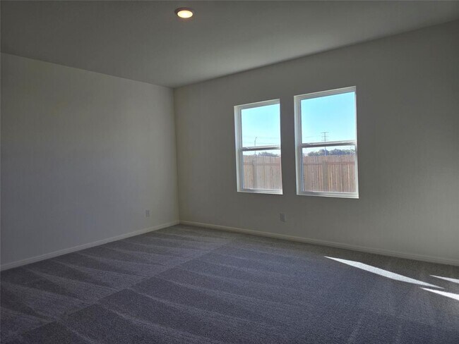 Building Photo - 202 Fox Hvn Rd