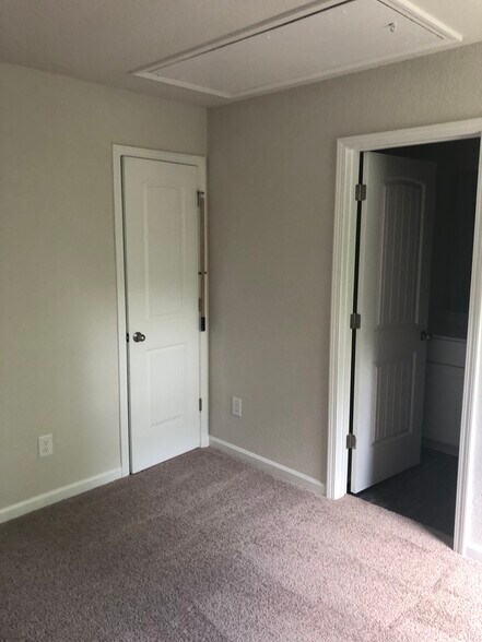 Building Photo - 225 Chandler Ct