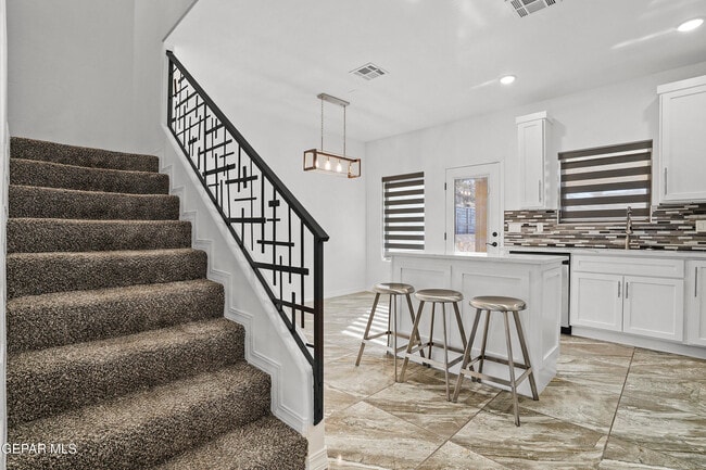 Building Photo - 6315 Escondido Dr