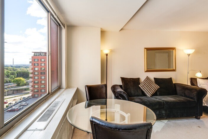 Building Photo - 1121 ARLINGTON Blvd