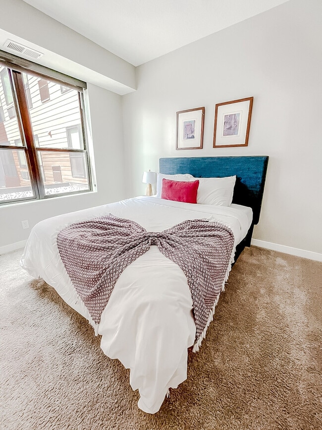 Building Photo - 1400 E Walnut St