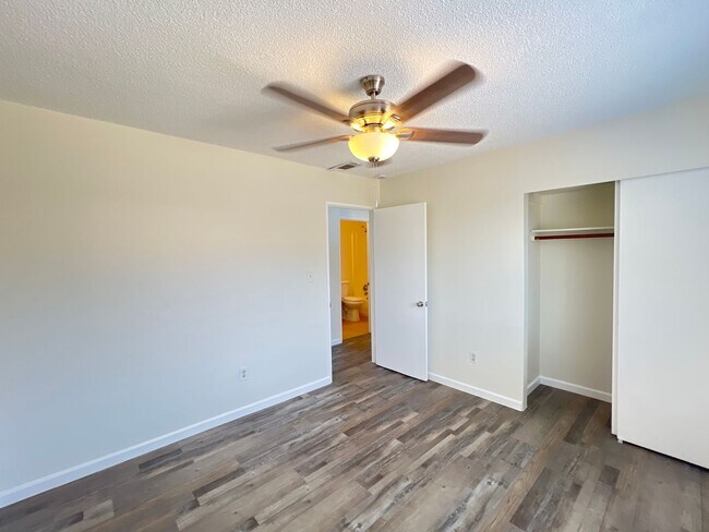 Building Photo - Northwest Bakersfield Home