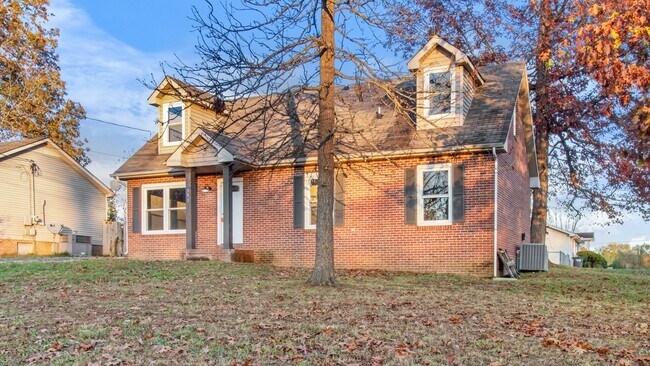 Building Photo - 4 Bedroom Pet Friendly Home For Rent On a Large Corner Lot!