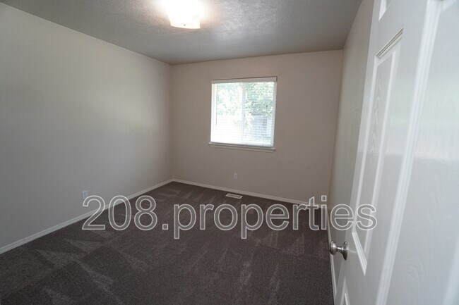 Building Photo - 12303 W Abram Dr