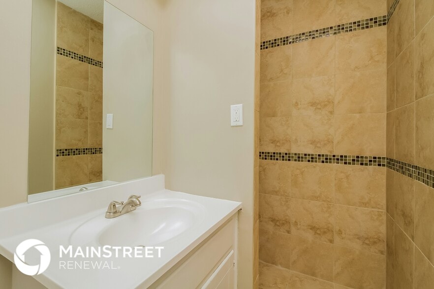 Building Photo - 320 Lake Farm Rd