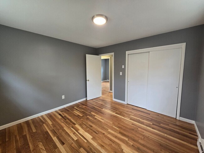 Building Photo - 1237 E Emmaus Ave