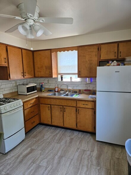 Building Photo - 304 7th Ave