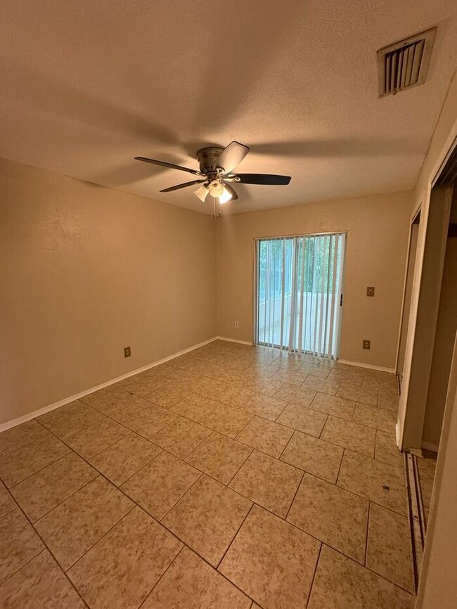 Building Photo - 3/2 Lovely Home East Orlando for rent! Isl...