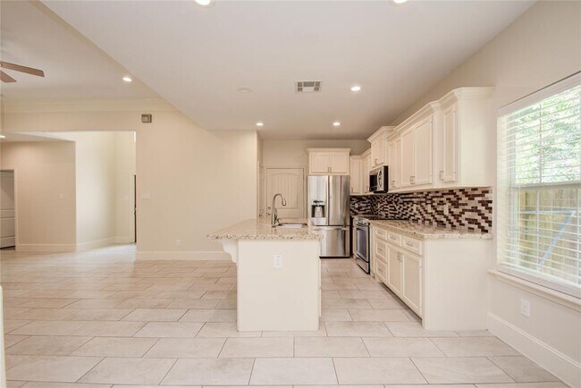 Building Photo - 10572 Twin Oak Dr