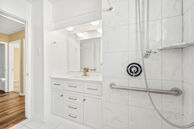 Building Photo - 9302 Claridge Dr