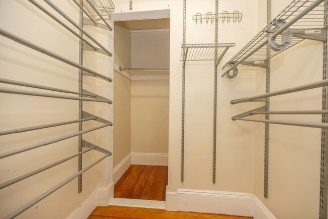 Building Photo - Great 4 Bed Available 9/1/26