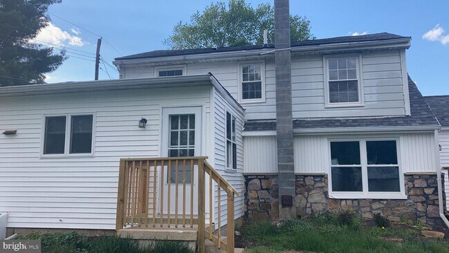 Building Photo - 290 Watson Ave