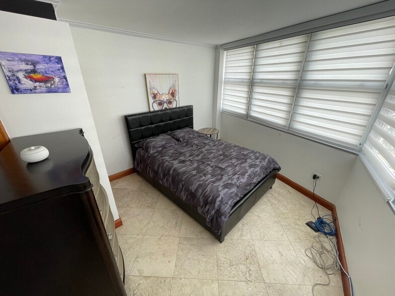 Building Photo - 999 Brickell Bay Dr