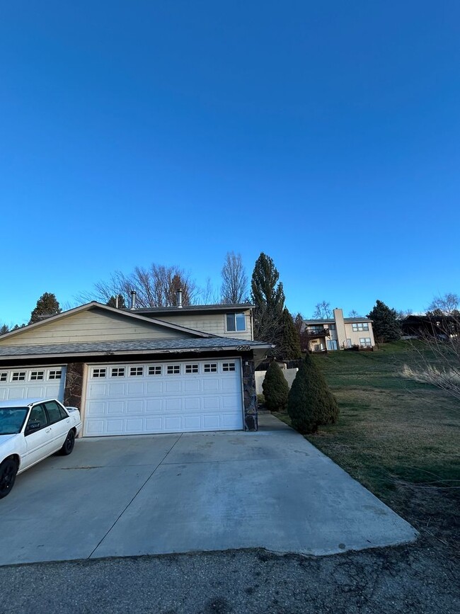 Building Photo - Cute Boise Duplex