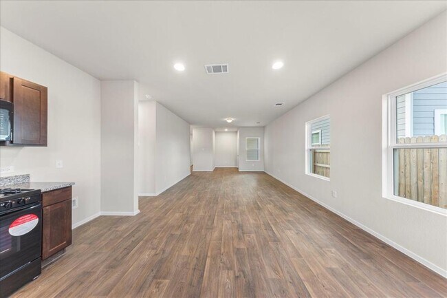 Building Photo - 211 Estallo Wy