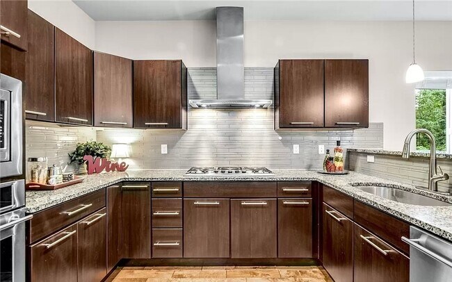 Building Photo - Beautiful Bothell Home
