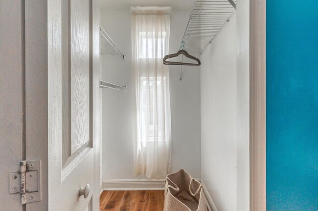 Building Photo - 1721 SW 23rd St