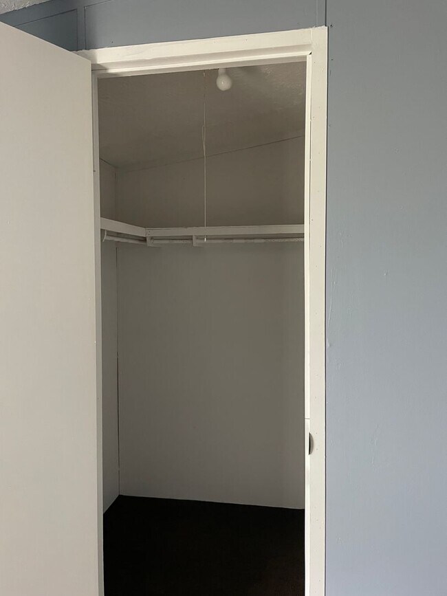 Building Photo - 4 bedroom, 2 bath doublewide trailer