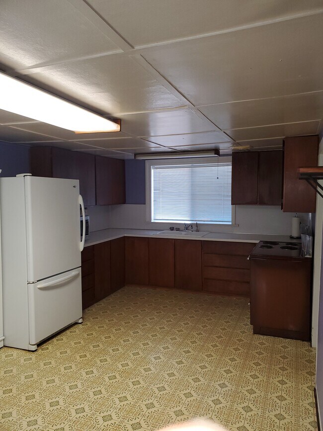 Building Photo - 8920 NE Davis St