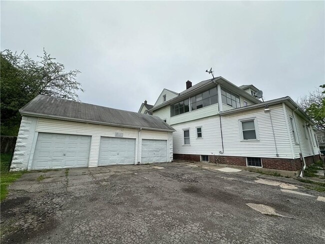 Building Photo - 621 Jay St