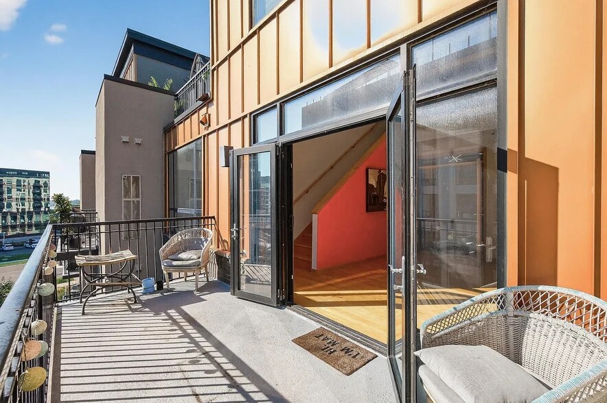 Building Photo - 3104 W Lake St