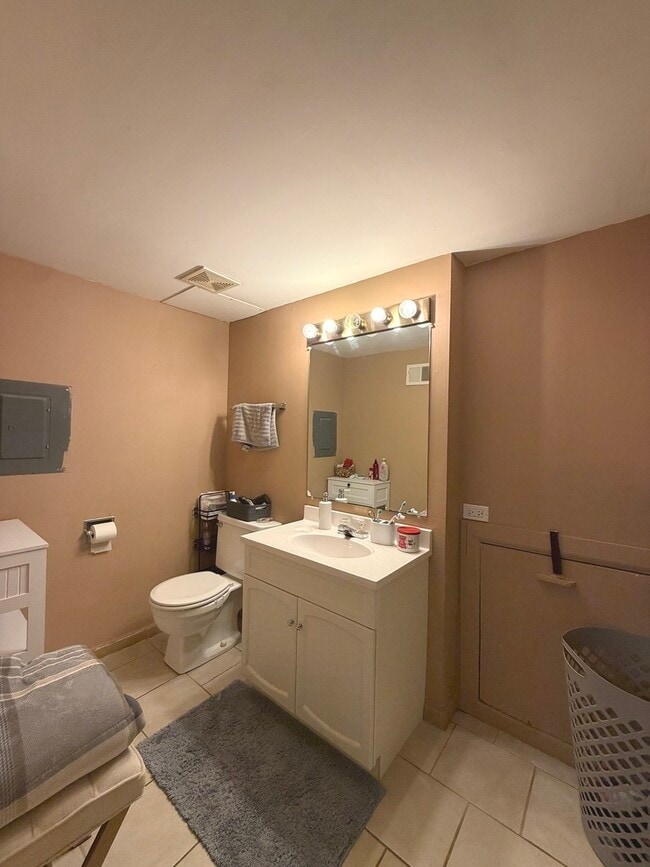 Building Photo - 301 Cherrywood Ct