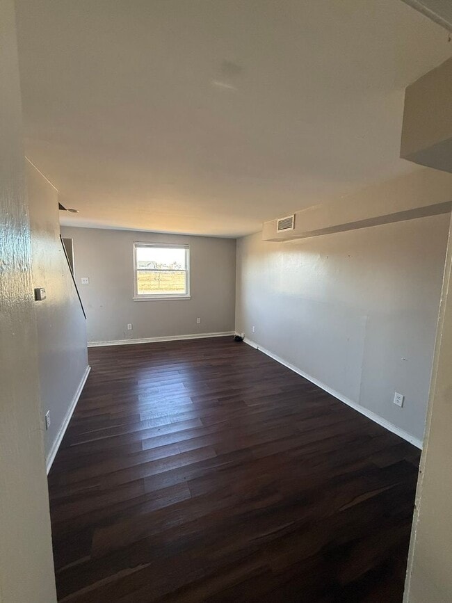 Building Photo - 1705 Lamb Ave