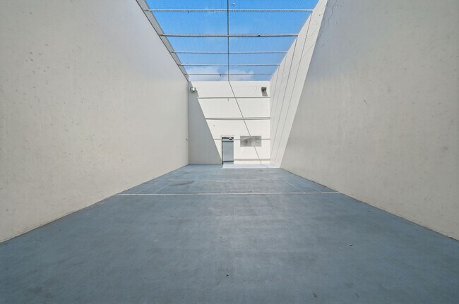 Building Photo - 8307 Royal Sand Cir