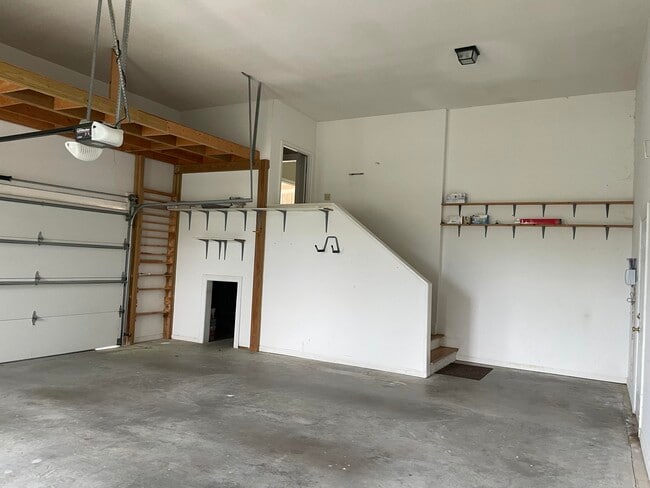 Building Photo - 917 Holley Lake Rd