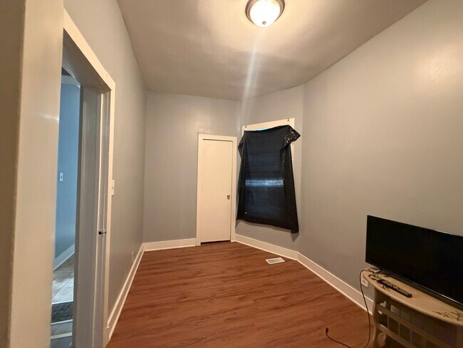 Building Photo - 6006 S Marshfield Ave