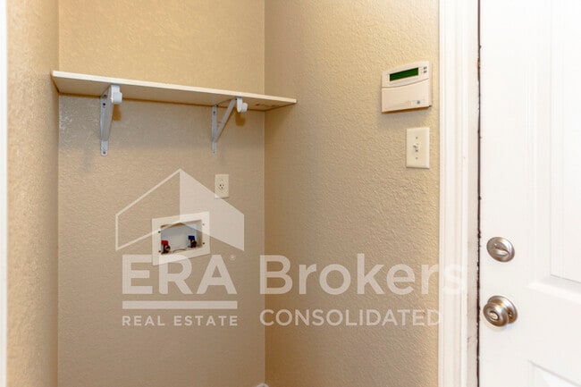Building Photo - 3509 Lorena Dr
