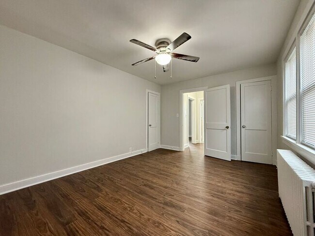 Building Photo - 1400 Kenmore Ave