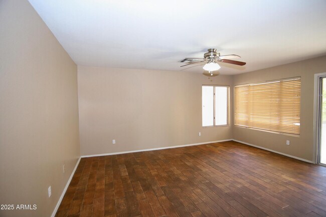 Building Photo - 842 N Naples Dr