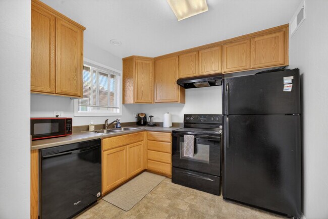 Building Photo - Remodeled 2-Bedroom Gem Near Sac City College